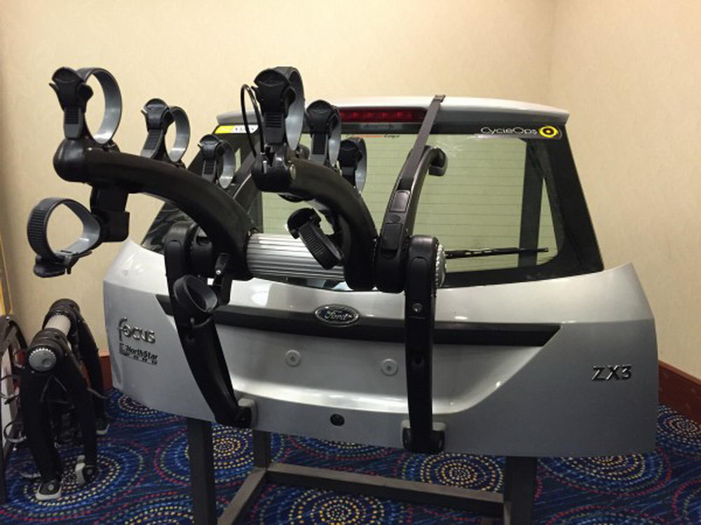 Saris-Super-Bones-3-car-rack-rear-12