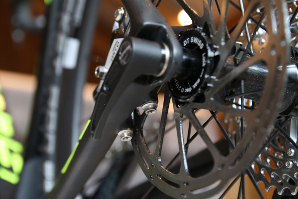 Scott-bikes-2015-road-disc-flat-mount-12mm-thru-12-600x400