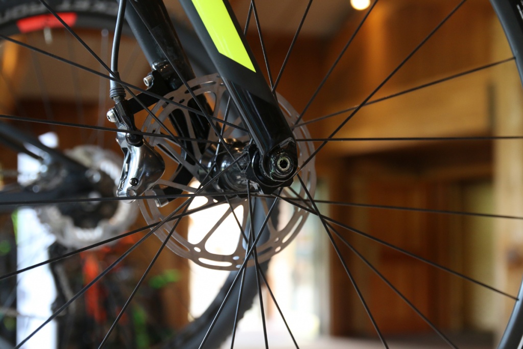 Scott-bikes-2015-road-disc-flat-mount-12mm-thru-16
