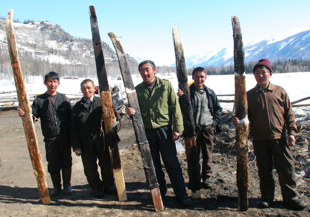 Waag_group_of_skiers_-_Color