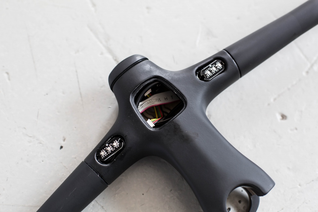 Vanhawks-Valour_smart-connected-city-bike_production-handlebar