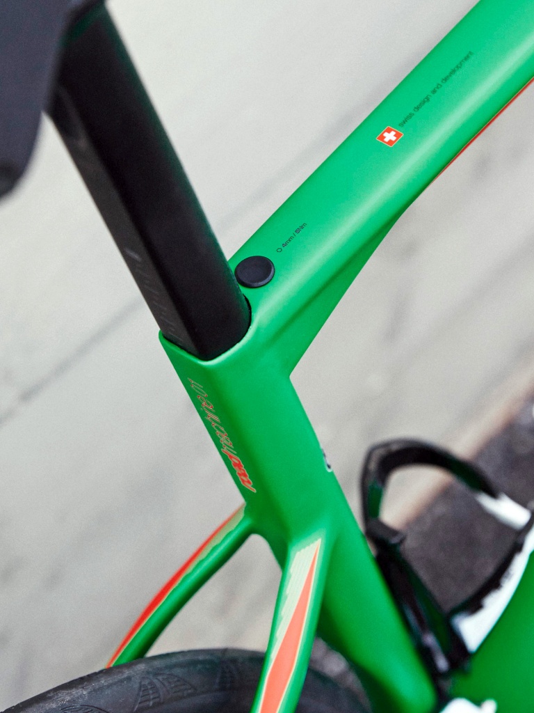BMC-Roadmachine_carbon-all-road-endurance-race-bike_D-seatpost
