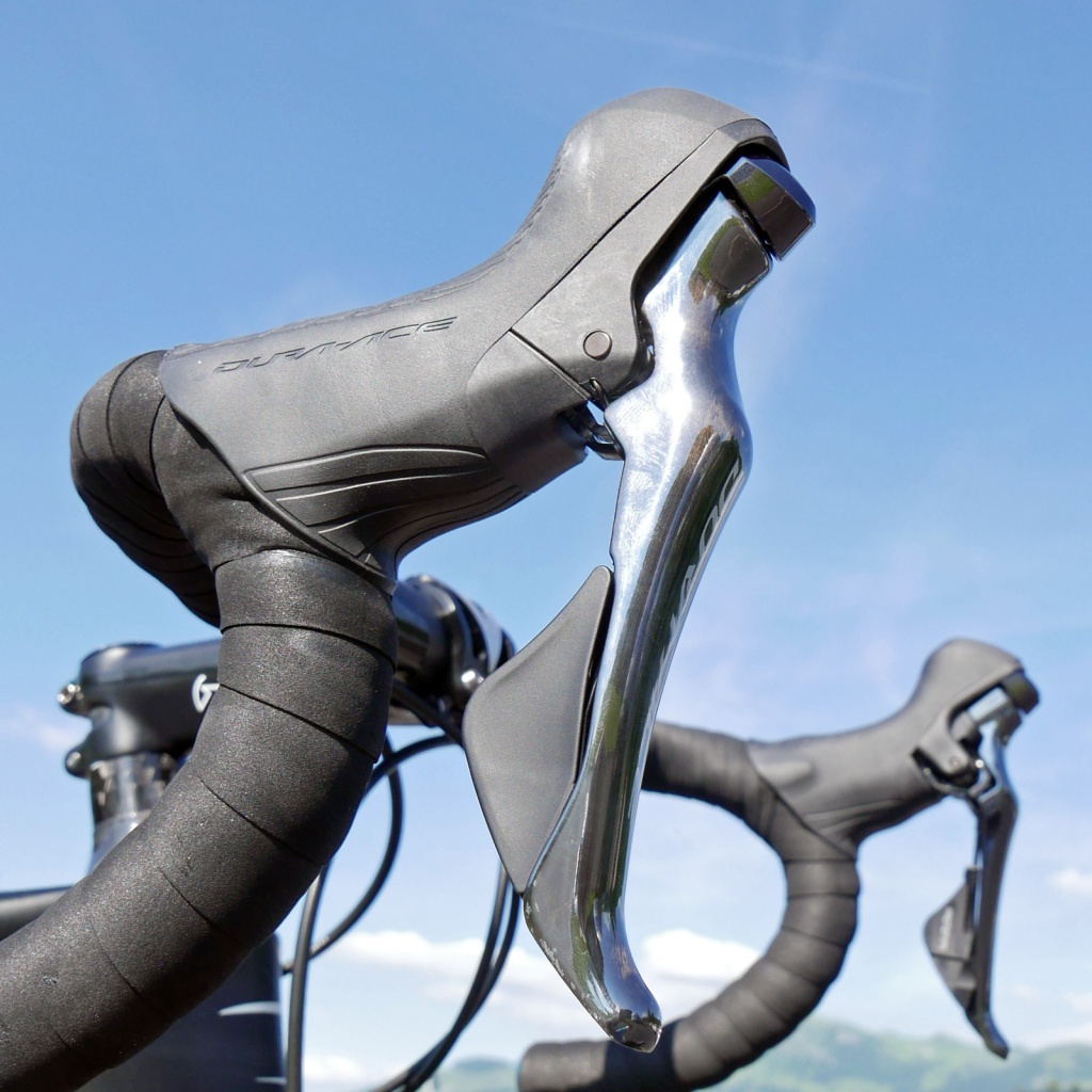 Shimnao_Dura-Ace-R9100_road-component-group_mechanical-lever-shape