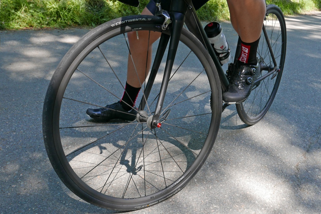 DT-Swiss_PR1400-OXiC-Dicut_light-aluminum-alloy-road-wheels_overall