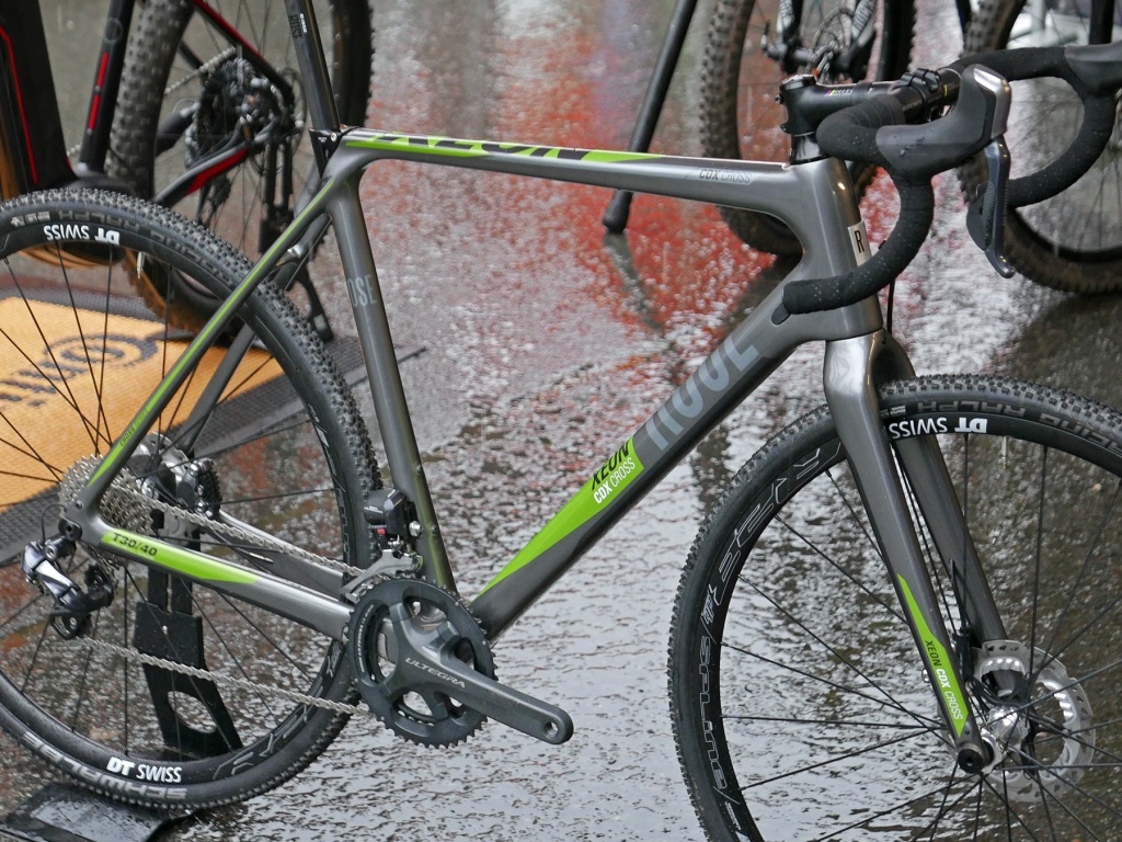 Rose_Xeon-DCX-Cross_carbon-disc-brake-cyclocross-bike_front