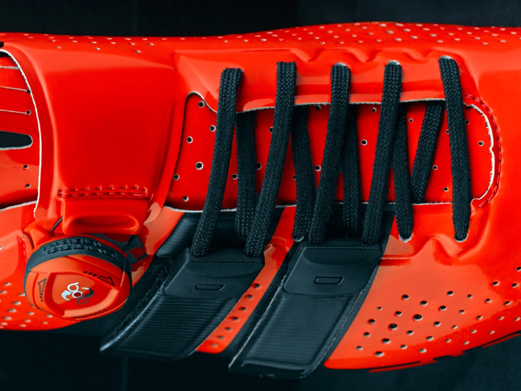 Giro-Factor-Techlace_lace-upBoa-dial_premium-carbon-soled-road-shoes_Vermillion-close-up