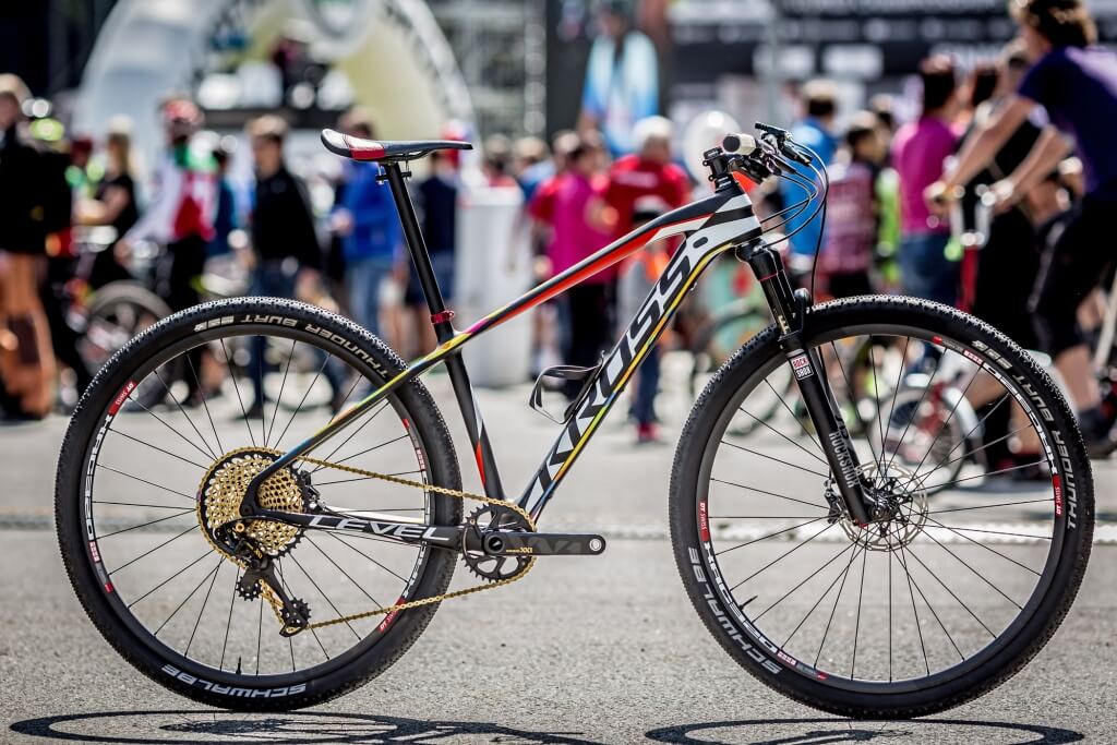 Kross_Level-B_carbon-XC-race-hardtail_Maja-Wloszczowska-Rio_complete