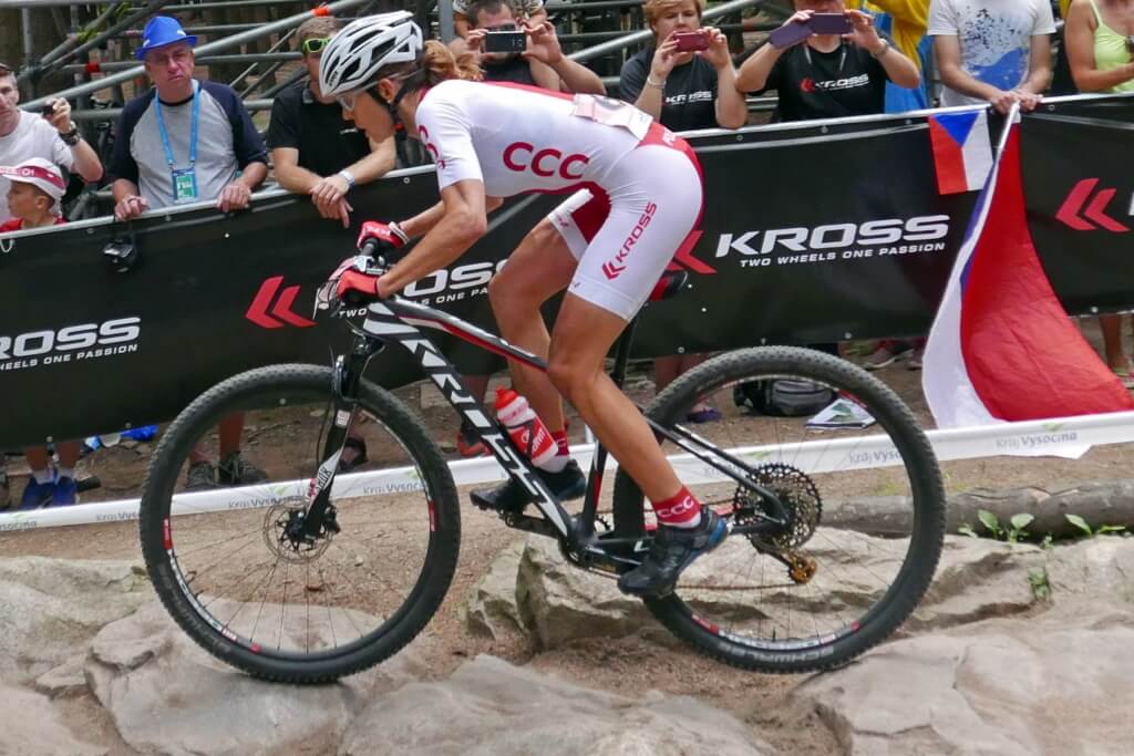 Kross_Level-B_carbon-XC-race-hardtail_Maja-Wloszczowska_NMnM-rocks