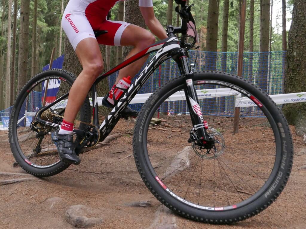 Kross_Level-B_carbon-XC-race-hardtail_Maja-Wloszczowska_NMnM-trail