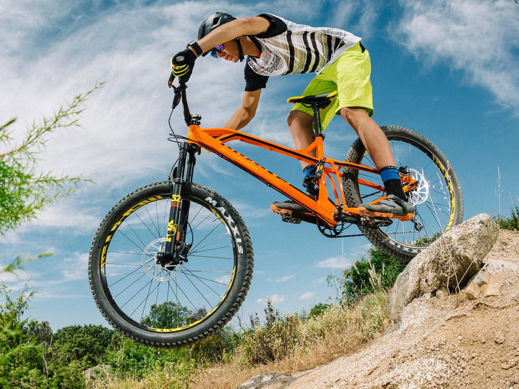 Mondraker_Factor_Plus-sized-aluminum-120mm-full-suspension-trail-mountainbike_drop-in