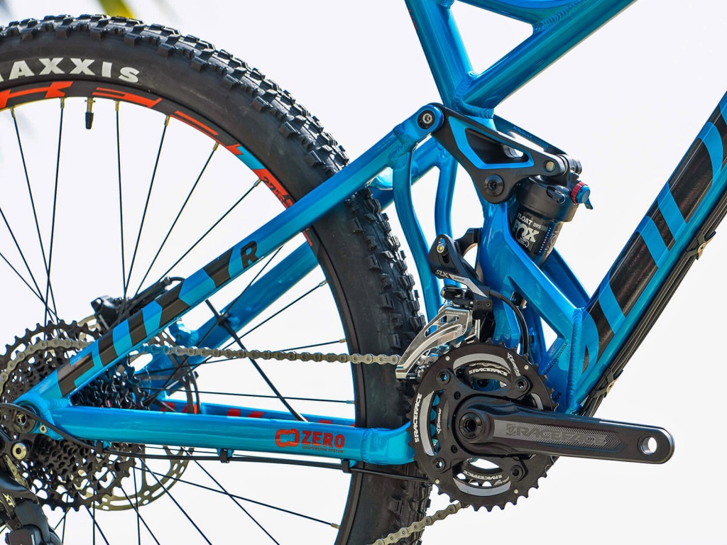 Mondraker_Foxy-Alloy_aluminum-140mm-full-suspension-all-mountain-mountainbike_driveside-rear-end