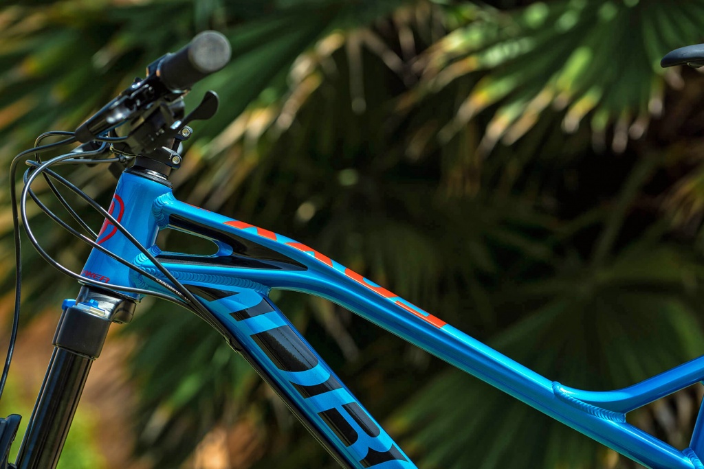 Mondraker_Foxy-Alloy_aluminum-140mm-full-suspension-all-mountain-mountainbike_front-end