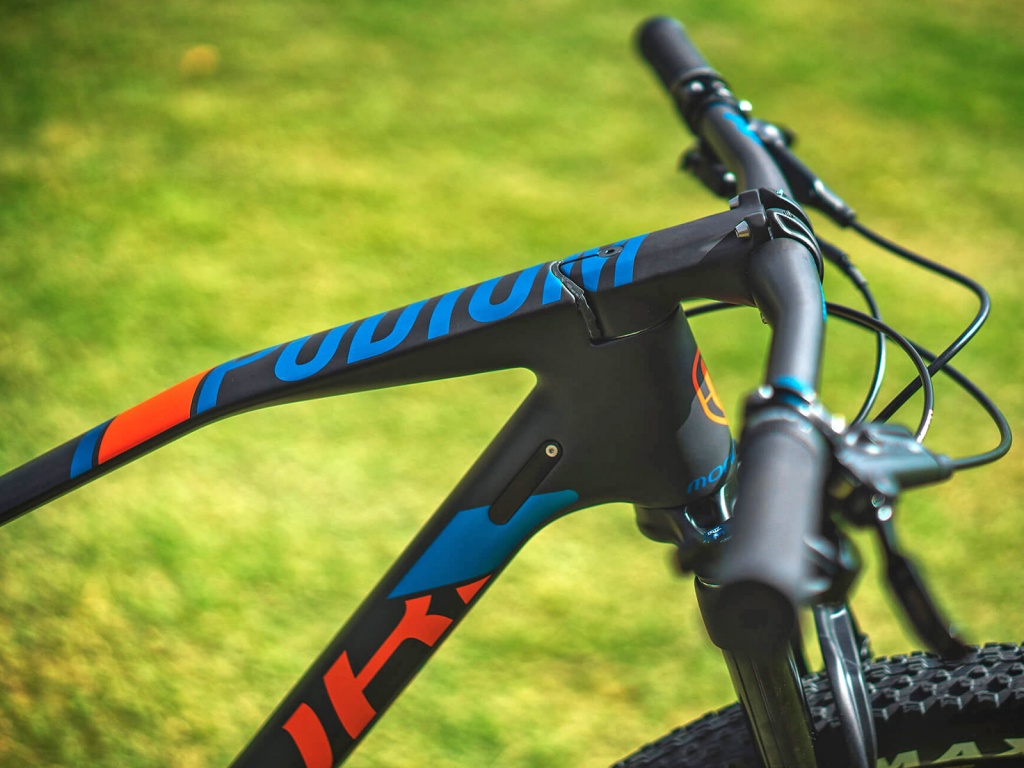 Mondraker_Podium-Carbon-RR_carbon-xc-race-hardtail-mountainbike_headtube