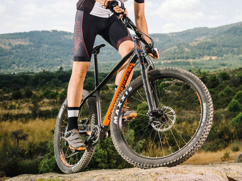 Mondraker_Prime_Plus-sized-aluminum-hardtail-trail-mountainbike_rock