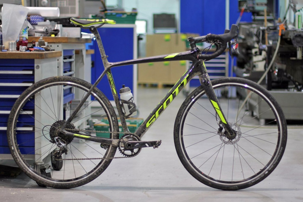 Hope_Hydraulic-Crosstop-brake-levers_3-Peaks-prototype-Oldham_secondary-inline-bar-top-brake-levers_complete-bike