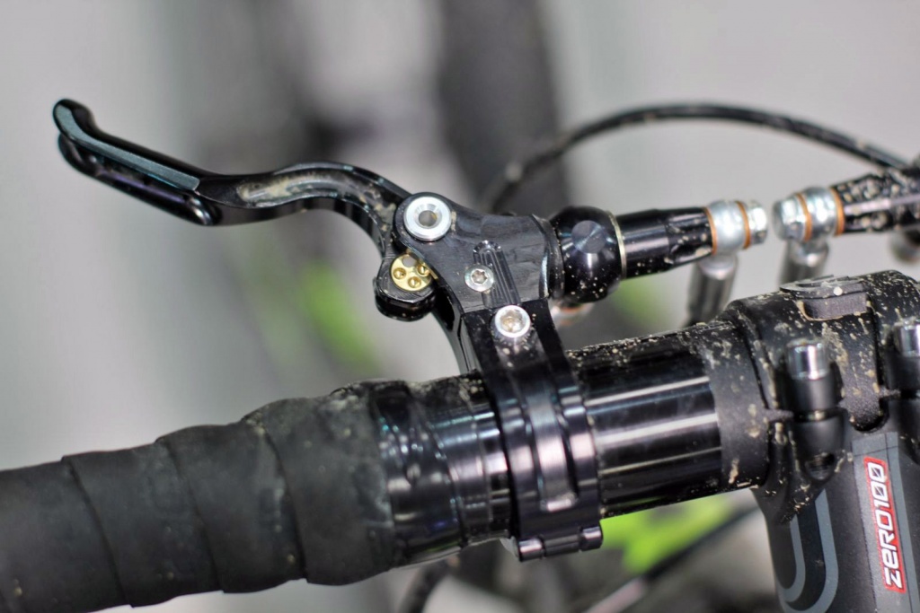 Hope_Hydraulic-Crosstop-brake-levers_3-Peaks-prototype-Oldham_secondary-inline-bar-top-brake-levers_lever-detail