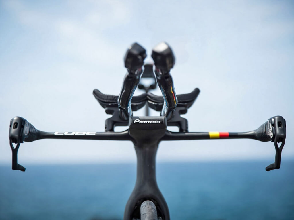 Cube_Aerium-C68_Project-Kona_aerodynamic-triathlon-TT-bike-prototype_front-view