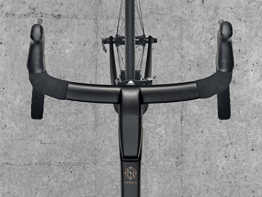 Heroin-Bike-Project_limited-edition-luxury-aero-road-bike_integrated-cockpit