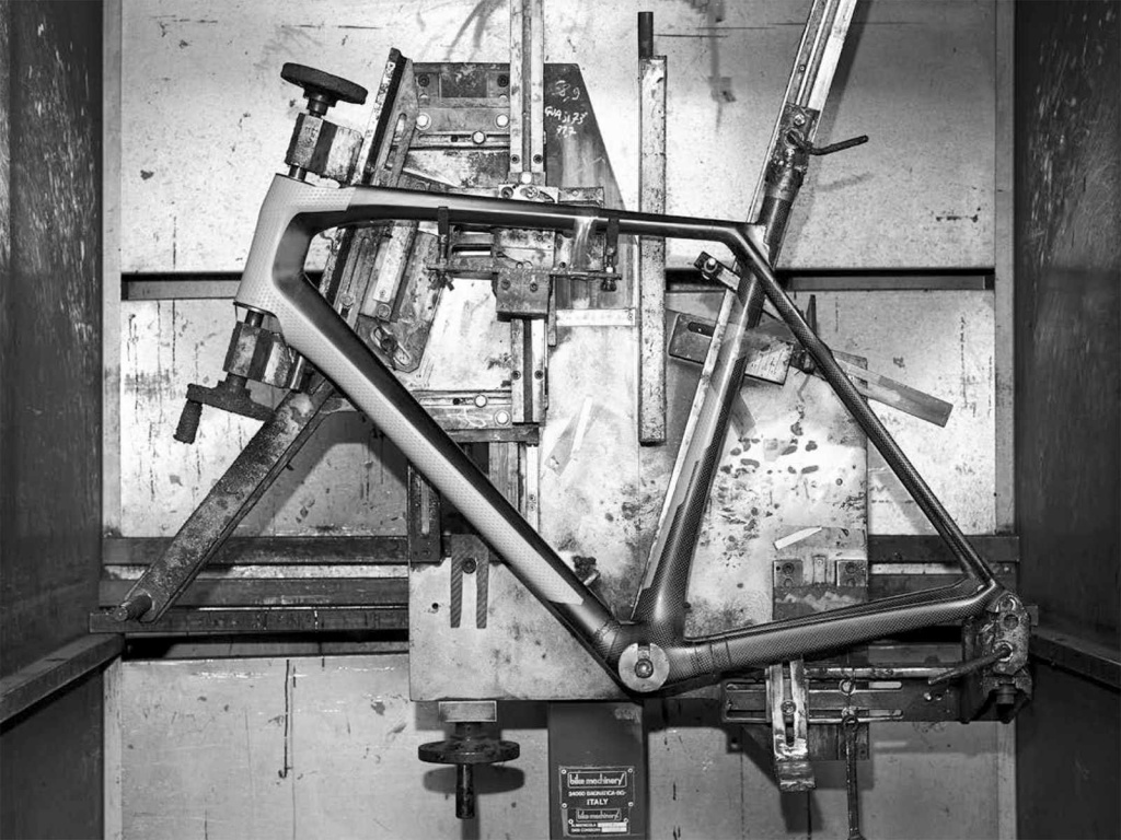 heroin-bike-project_limited-edition-luxury-aero-road-bike_jig