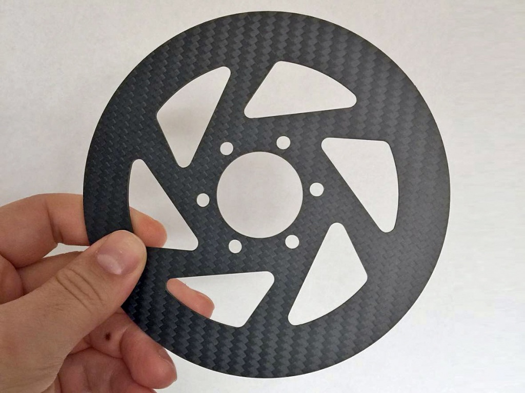 Alpha_Ceramic-Rotor-RS_carbon-ceramic-bicycle-disc-brake-rotor_hand
