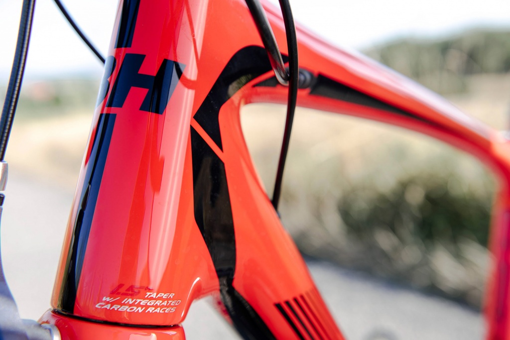 BH_Fusion_affordable-carbon-rim-brake-endurance-road-bike_tapered-fork