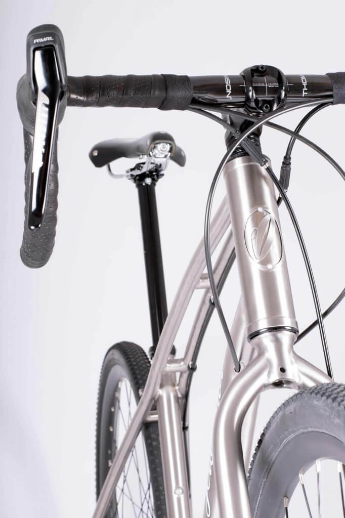 Jeronimo-Cycles_Ti-Gravel-Rohloff_titanium-gravel-road-adventure-bike_front-end