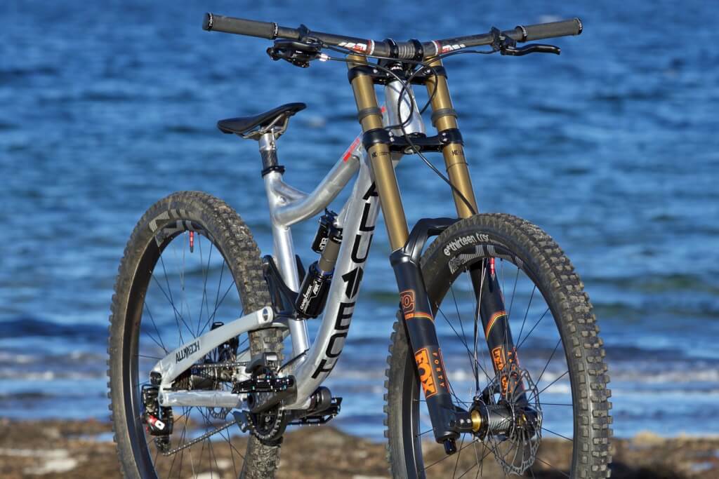 Alutech_Sennes-DH-29_204mm-alumiunum-production-downhill-bike_3-4-beach