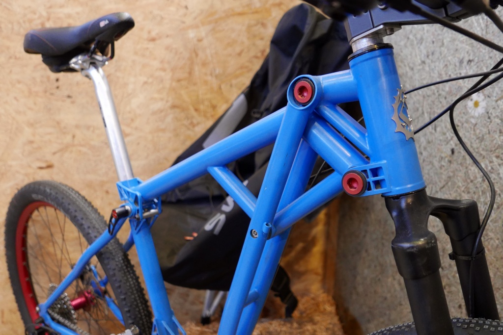 East-bike_full-size-mountain-bike_compact-folding_headtube-linkage