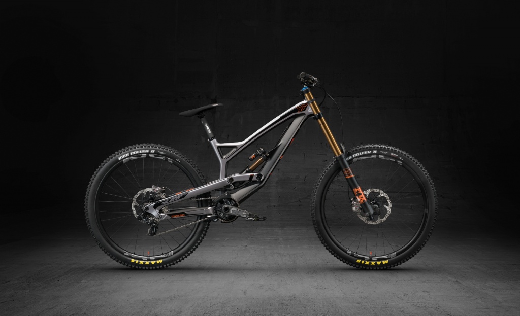 YT-2017-bike-range-Jefsy-Capra-Tues-carbon-cf-pro-build-XL-size-14